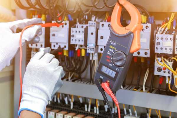 تعمیرکار تابلو برق